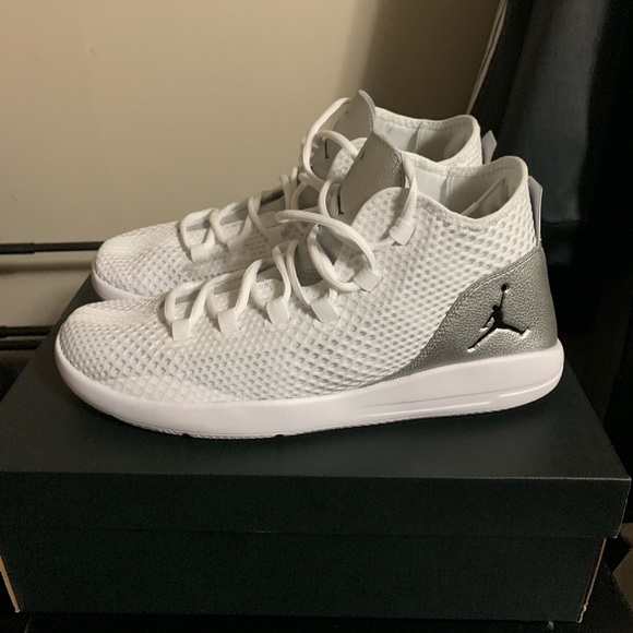 Jordan Reveal “Metallic Silver” - Picture 2 of 8